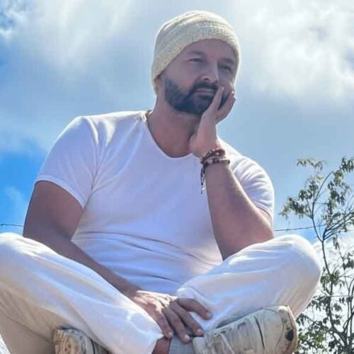 Sai Bolenath firma «Devoto del Señor», una obra de espiritualidad nacida del silencio interior