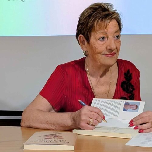 Paquita Santos Serrano rescata la memoria emocional femenina en una obra íntima y solidaria