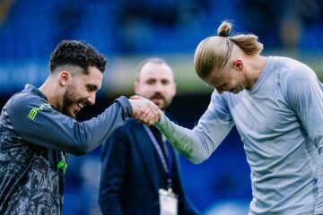 Manchester City dará pelea al Arsenal por el título de la Premier tras golear al Chelsea 3-0