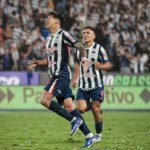 Alianza Lima salvó el empate sobre el final ante Cristal 1-1 y sigue líder del Apertura