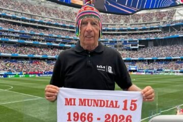 Jorge Arriola celebró hoy su cumpleaños presente en su 15 Campeonato Mundial de Fútbol