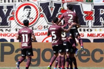 Universitario logró buen triunfo de visitante en Tarma ante ADT 2-1 con goles de Valera y Alzugaray