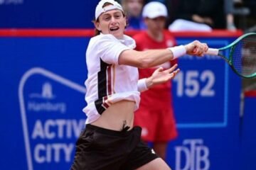 Ignacio Buse no pudo esta vez con Tsitsipas y fue eliminado del ATP 250 de Gstaad