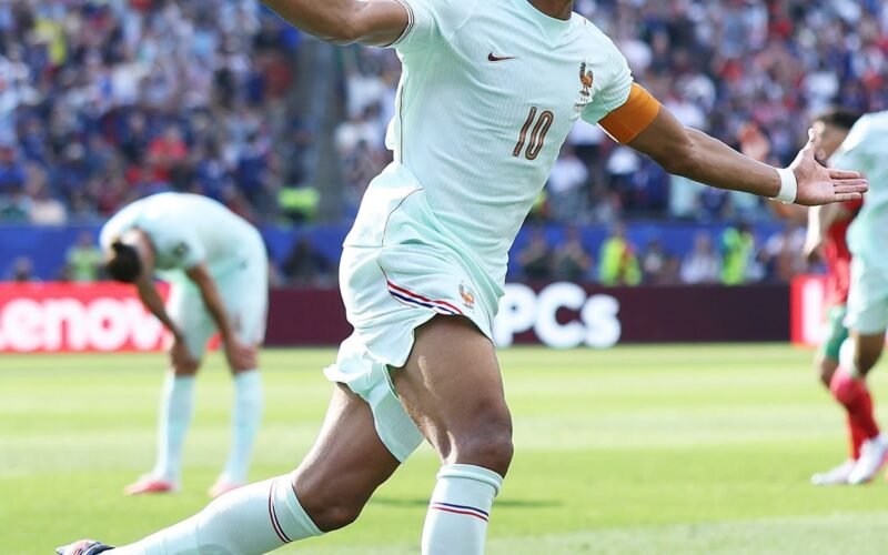 Francia está en semifinales al vencer a Marruecos 2-0 con goles de Mbappé y Dembelé