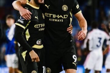 Manchester City es líder de la Premier League al golear de visita al Crystal Palace 4-1