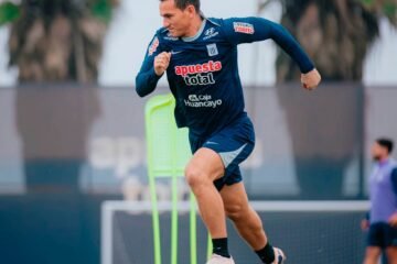 Jairo Vélez: «Me debo a Alianza Lima y me siento feliz por el momento actual del equipo»