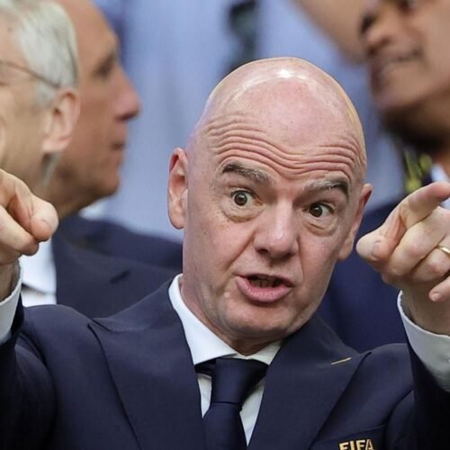 Gianni Infantino titular de FIFA da marcha atrás y suspende la privatización del Mundial