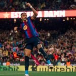 Barcelona goleó al Racing Santander 7-2 y sigue firme en la punta de la Liga de España