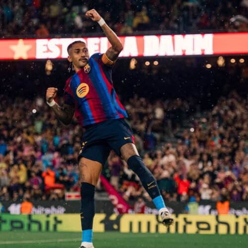 Barcelona goleó al Racing Santander 7-2 y sigue firme en la punta de la Liga de España