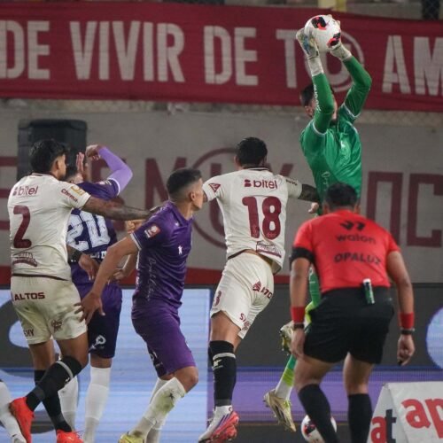 Universitario no pudo con Comerciantes Unidos empatando 2-2 y es líder por ahora del Clausura